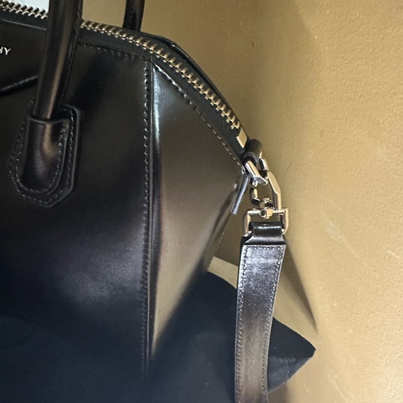$1469  New Givenchy Mini Antigona Bag in Black Leather BB50TNB1R0 001 - Picture 15 of 16